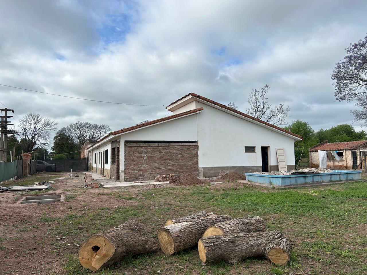 The house and veranda during construction