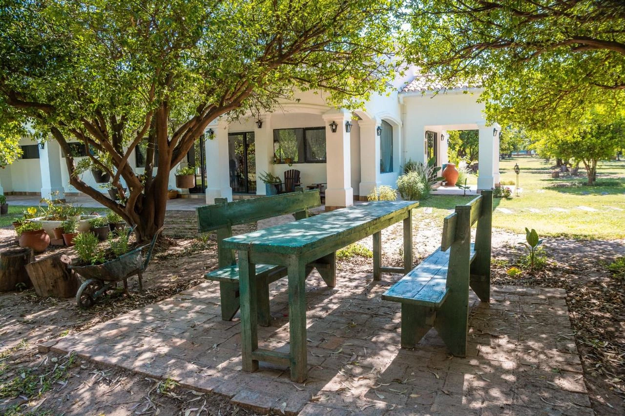 Quebrachal: Outdoor table